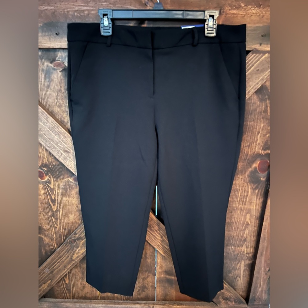Women’s capri pants, black